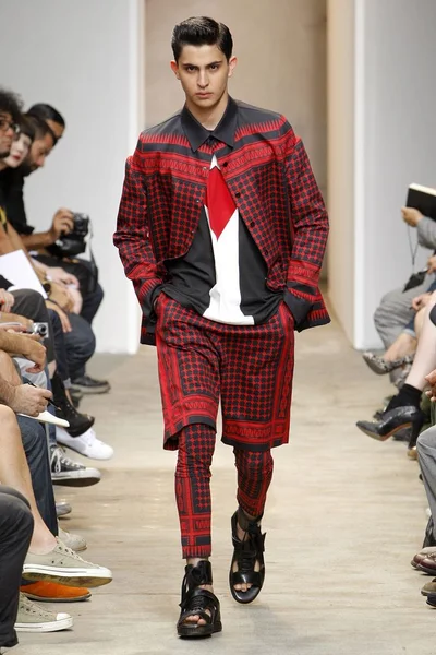 Look 28